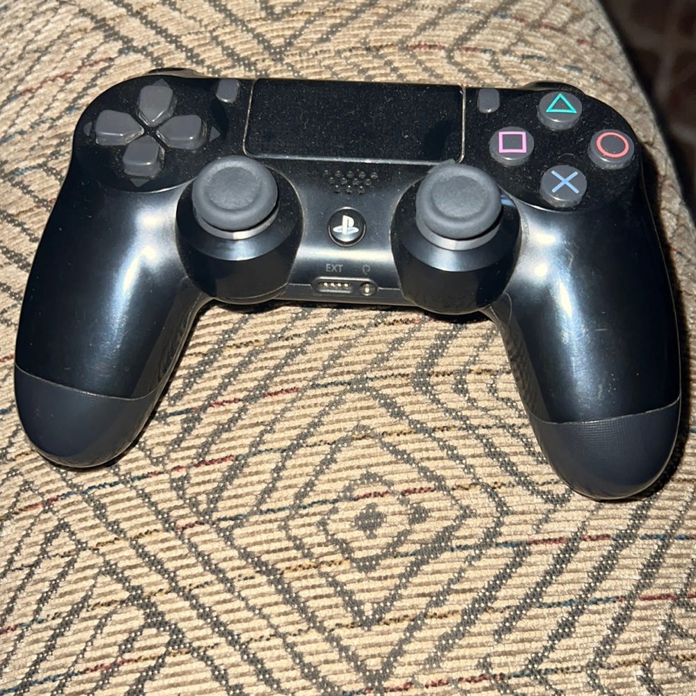 PS4 dual shock controller